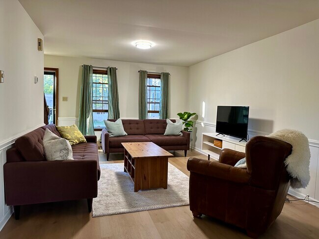 Foto del edificio - 4805 Candlelight Pl