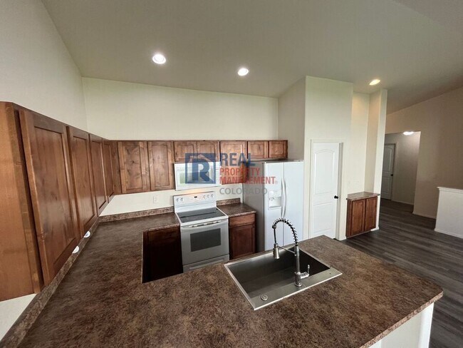 Building Photo - 720 Elk Mountain Dr