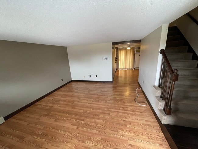 Building Photo - 9 Foxtail Ln