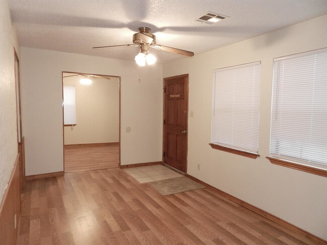 Foto del edificio - 2128 NW Pollard Ave