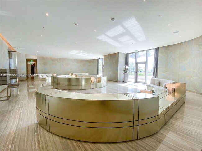 Building Photo - 18975 Collins Ave