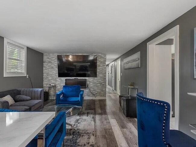 Foto del edificio - 2103 Pond St