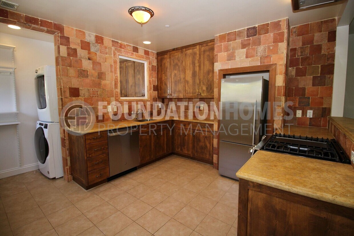 Photo - 2020 5th Ave