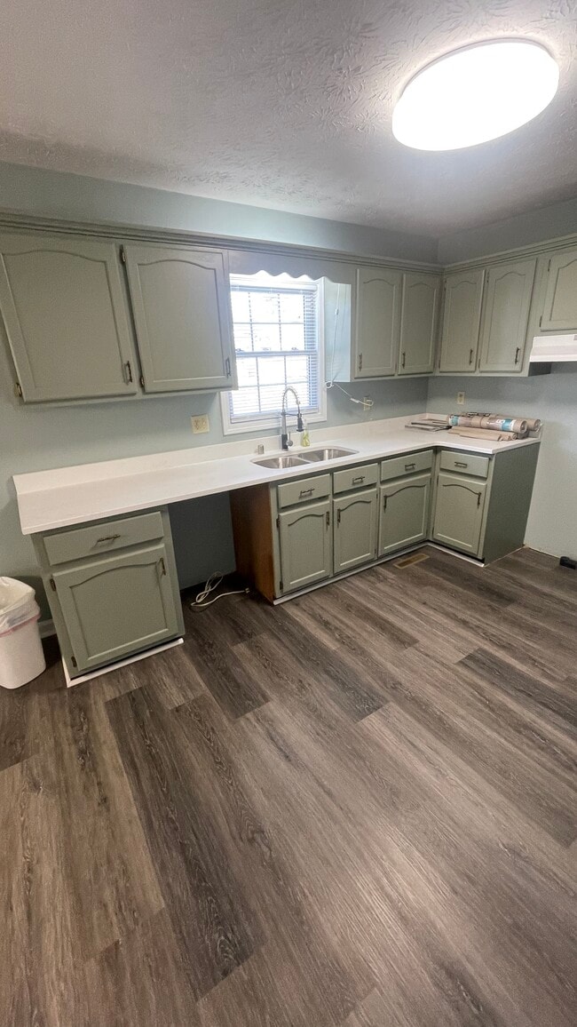 Building Photo - 629 W 16th St