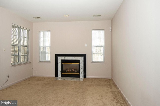 Foto del edificio - 5004 Willow Branch Way