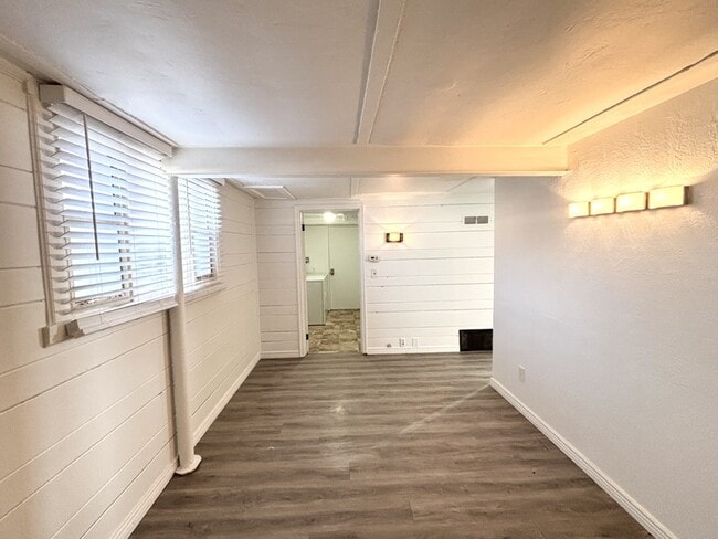 Foto del edificio - 119 E Leslie Ave