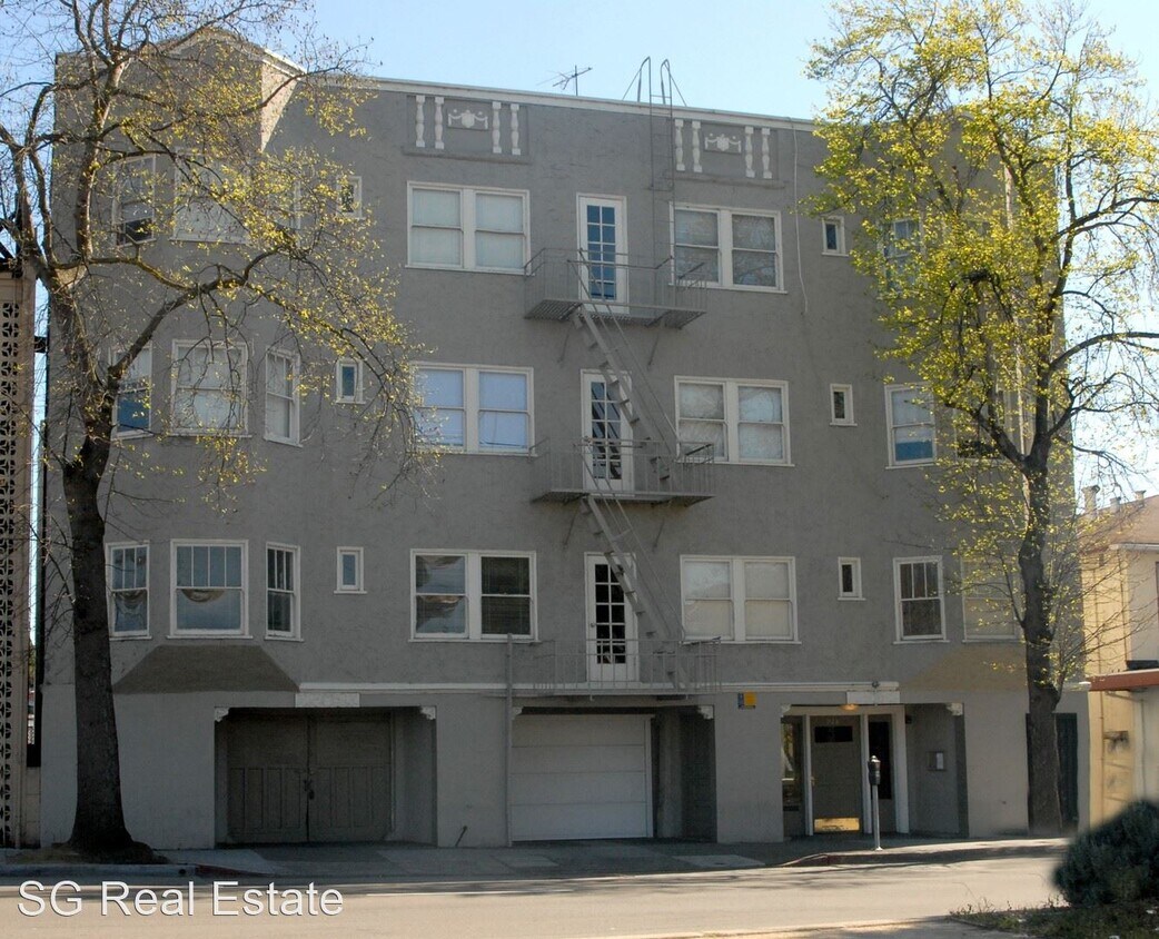 Primary Photo - 1176 University Ave