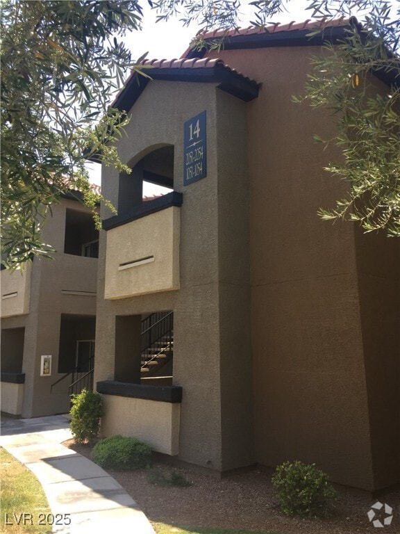 Building Photo - 2615 W Gary Ave