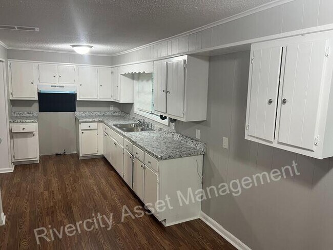 Building Photo - HOME LOCATED IN COVINGTON,TN!!! SECTION 8 ...