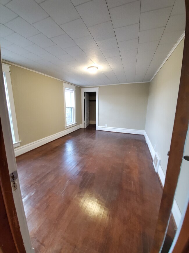 Building Photo - 727 4th Ave