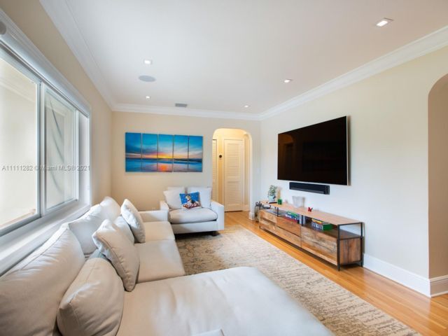 Building Photo - 3910 SW 60th Pl