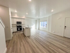 Building Photo - 904 N 1100 E