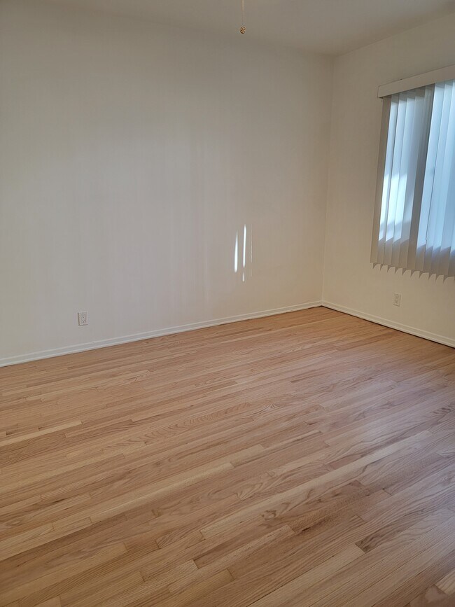 Foto del edificio - 8206 De Longpre Ave