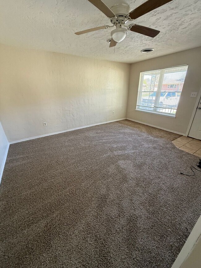 Foto del edificio - 2312 NW 46th- Hot new listing!
