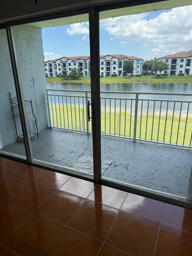 Foto principal - 9373 Fontainebleau Blvd