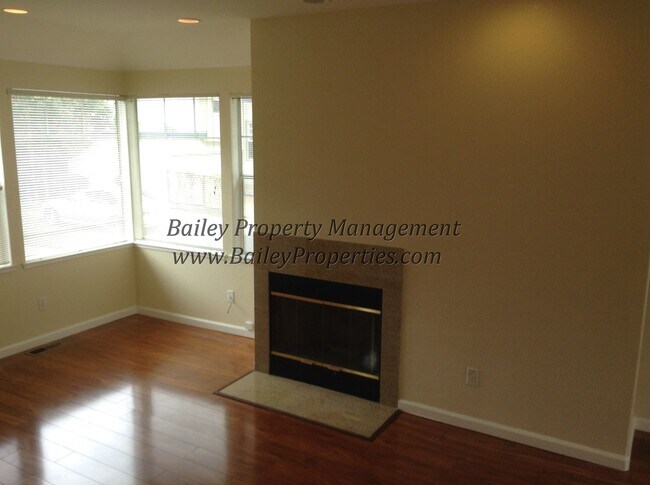 Building Photo - Gorgeous Santa Cruz Home!!