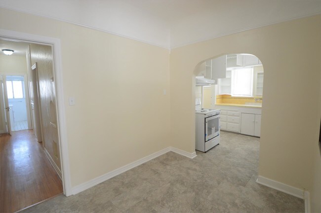 Building Photo - 358 Orange Ave