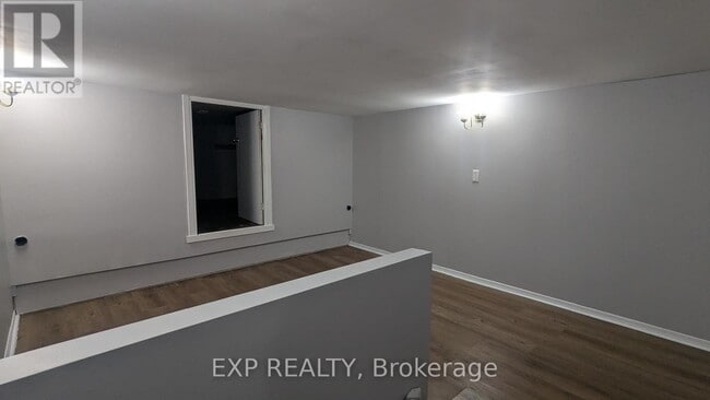 Photo du bâtiment - 24 Hodgins Ave