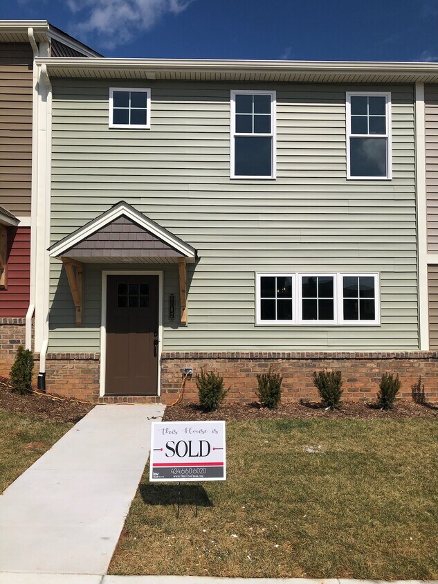 1182 Commonwealth Cir, Forest, VA 24551 Townhouse for Rent in Forest