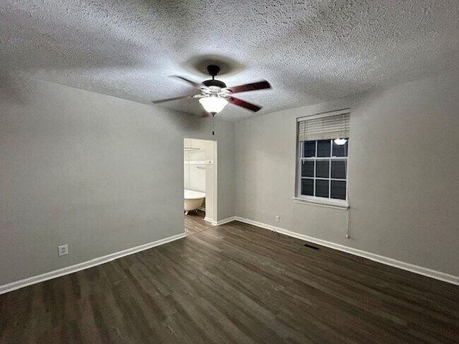 Photo - Charming 2 Bedroom 2 Bathroom Duplex in Fountain Square! Townhome