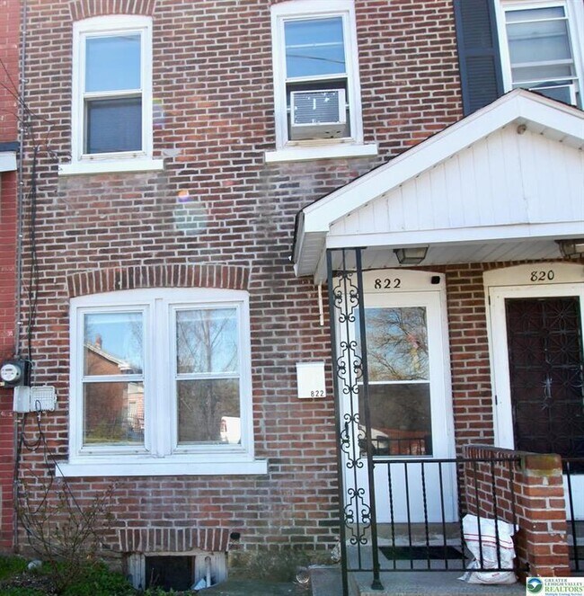 Foto del edificio - 822 E 8th St