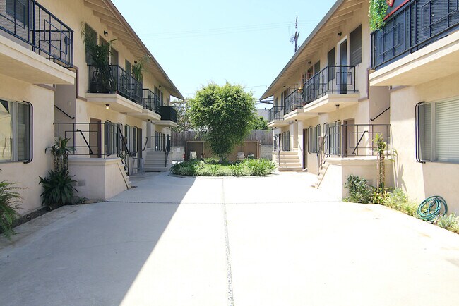 Foto del edificio - 5121 Inglewood Blvd