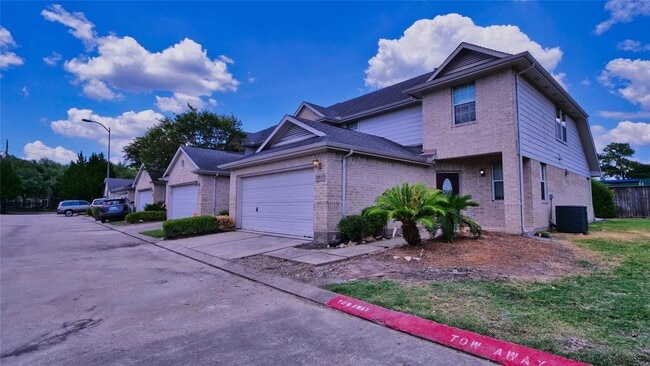 Building Photo - 2931 Meadowglen Cove