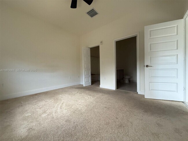 Foto del edificio - 7905 NW 104th Ave