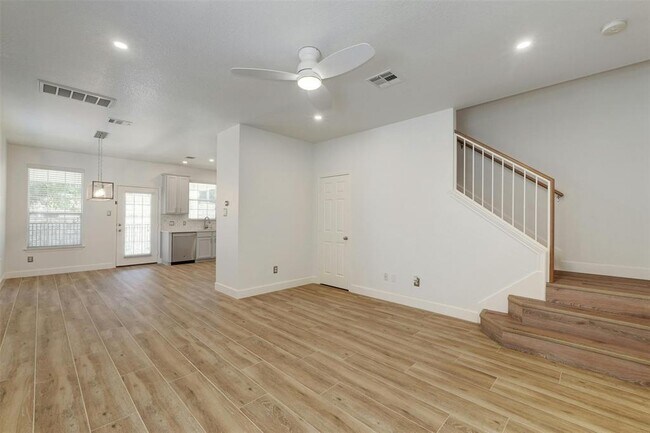 Foto del edificio - 1900 Scofield Ridge Pkwy