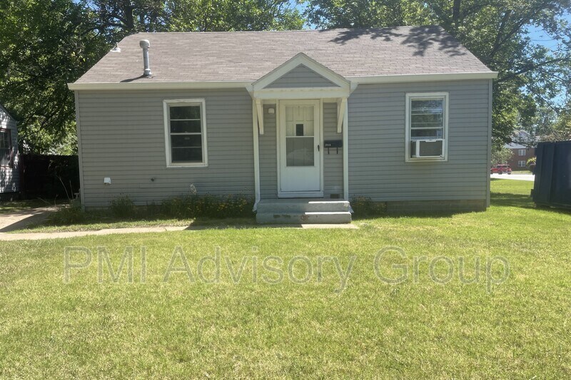 Primary Photo - 2040 SW Medford Ave