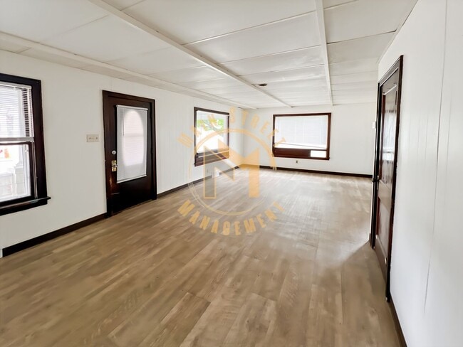 Building Photo - 828 7th St