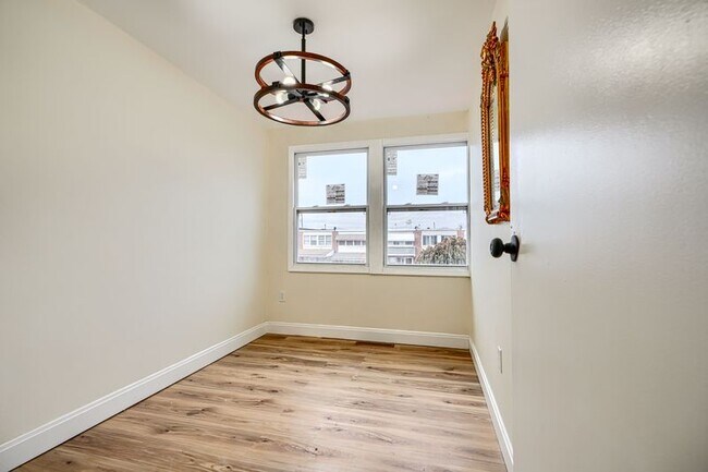 Foto del edificio - 8049 Lansdale Rd