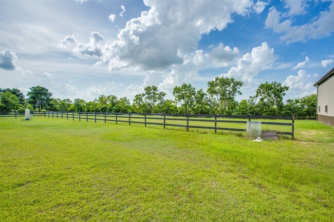 Foto del edificio - 28344 Rose Ln