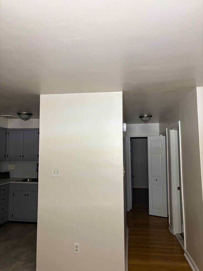 Foto del edificio - 321 Forrest Ave