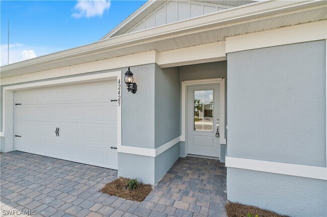 Building Photo - 42425 Cascade Dr