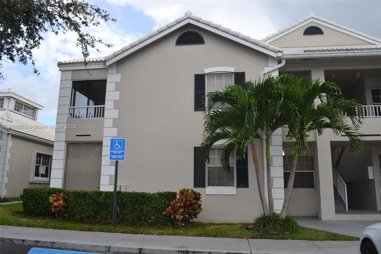 2880 N Oakland Forest Dr Unit 201, Oakland Park, FL 33309 Condo for