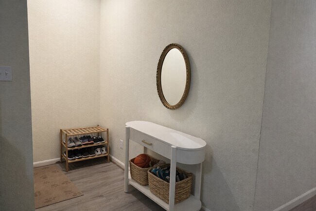 Building Photo - 10049 Westpark Dr