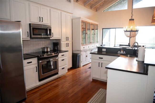 Building Photo - 104 Center Cove III Loop