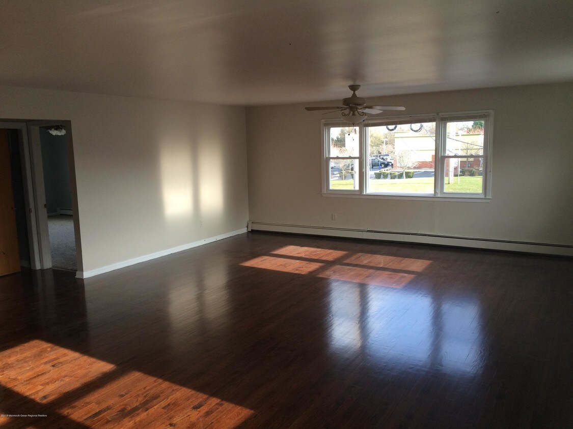 2411 NJ35, Manasquan, NJ 08736 Room for Rent in Manasquan, NJ