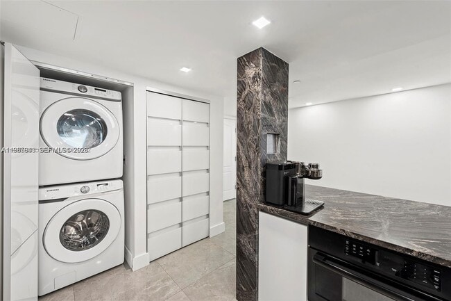 Building Photo - 2101 Brickell Ave