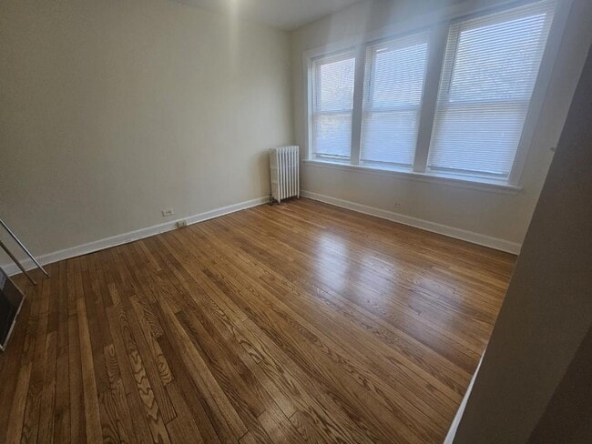 Building Photo - Beautiful 1 Bed in Beverly - Heat & Gas In...