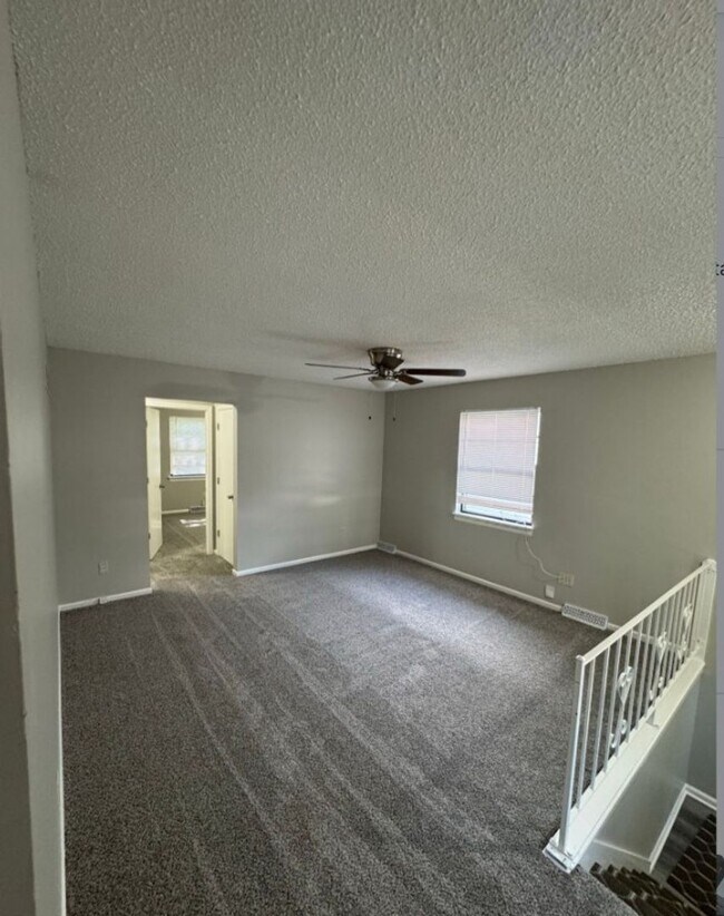 Foto del edificio - Spacious 2+/1 townhouse in Independence!