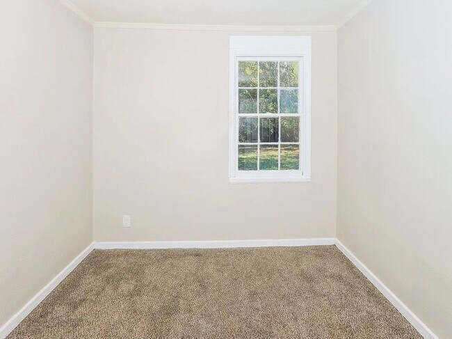 Foto del edificio - 211 Meadowdale Dr