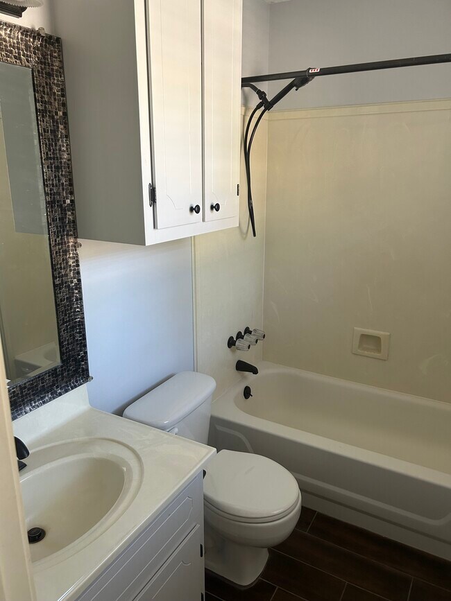 Foto del edificio - 957 Rustwood Dr