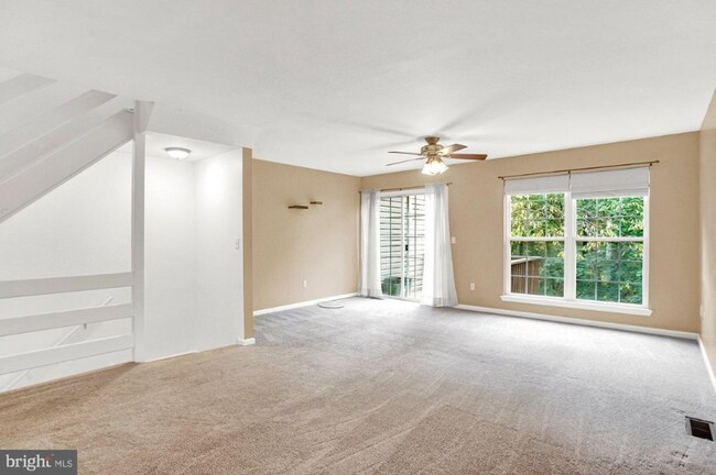 Building Photo - 313 Aspen Ct