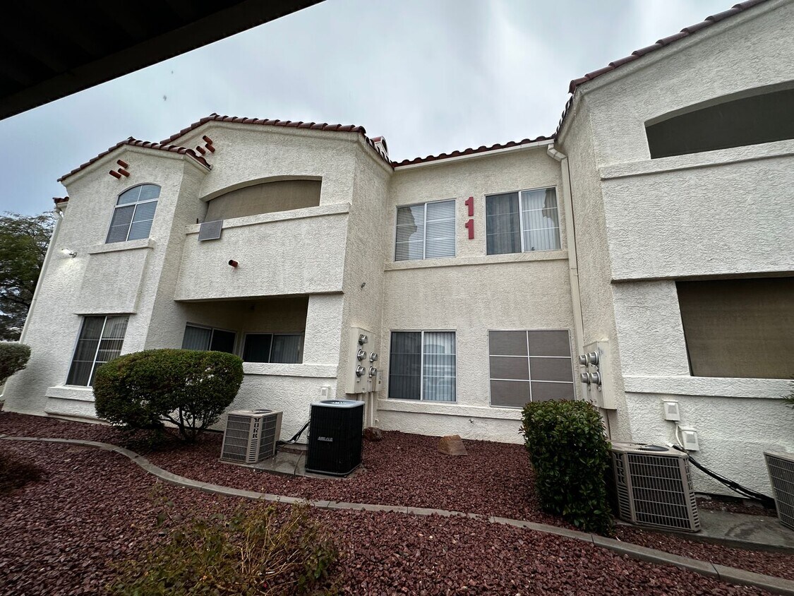Foto principal - Henderson First Floor Condo - In Gated Com...