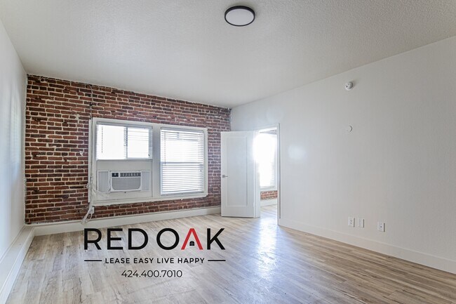 Foto del edificio - Amazing  Completely Remodeled Two Bedroom ...