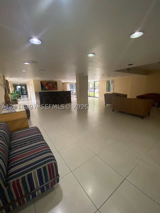 Building Photo - 13951 Kendale Lakes Dr
