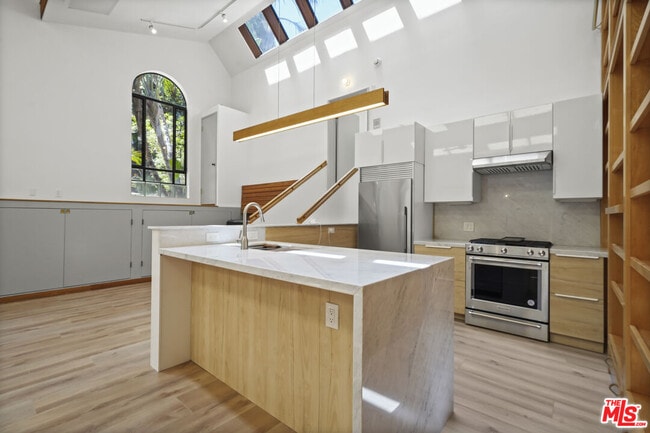 Building Photo - 28828 Selfridge Dr