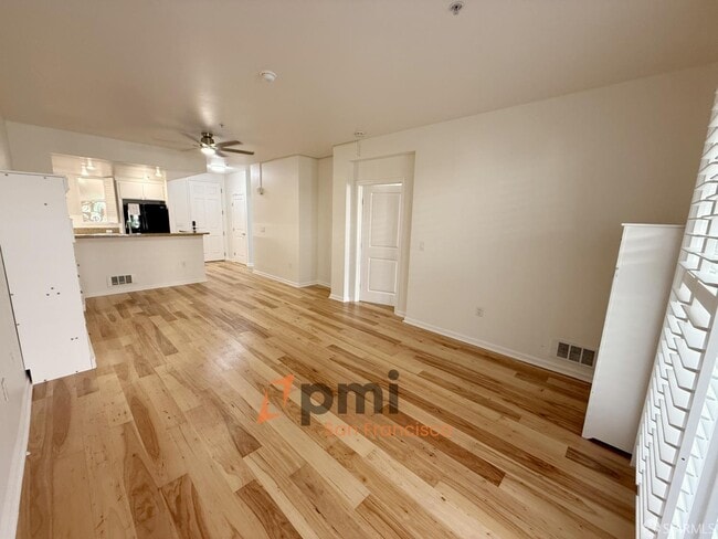 Building Photo - 301 Crescent Ct